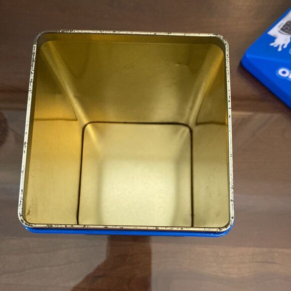 Oreo Cookie Santa Claus Milk Carton Christmas Collector Tin - 2005 - Picture 5 of 7